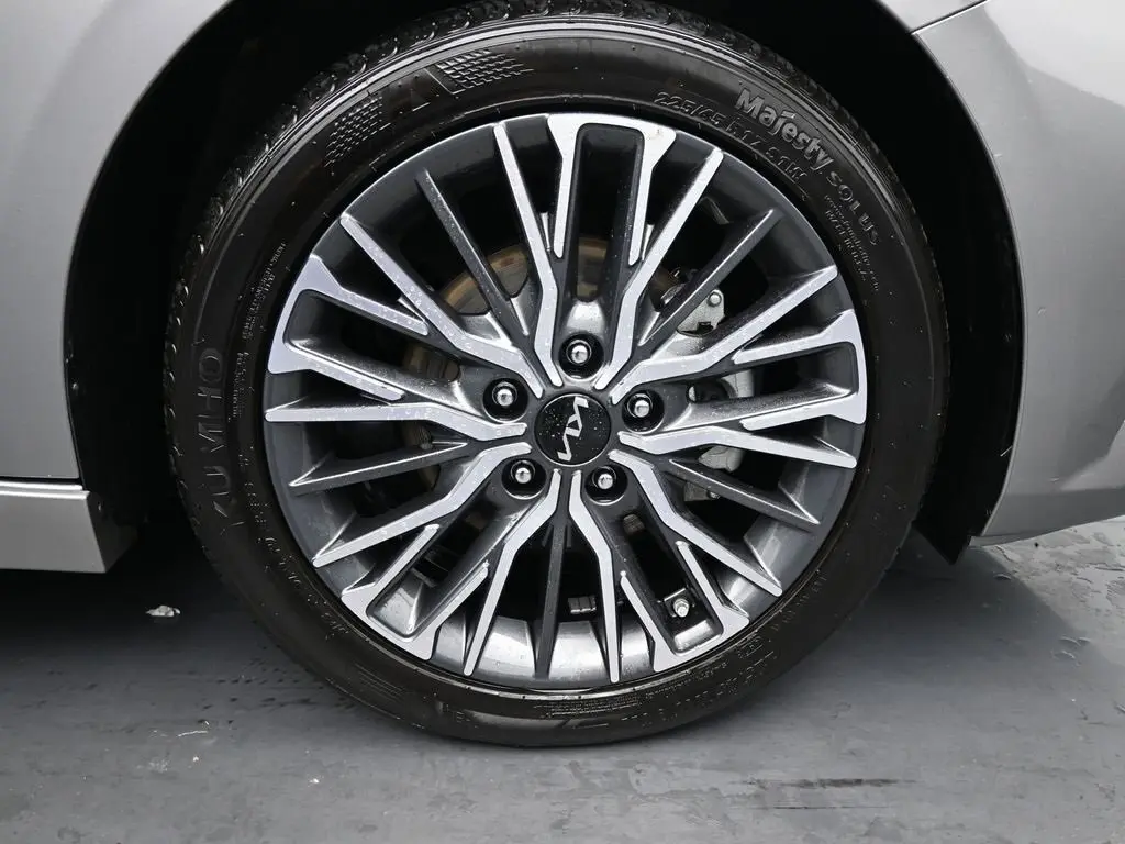 2024 Kia Forte GT-Line photo 11