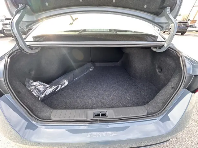 2025 Nissan Sentra SV photo 10