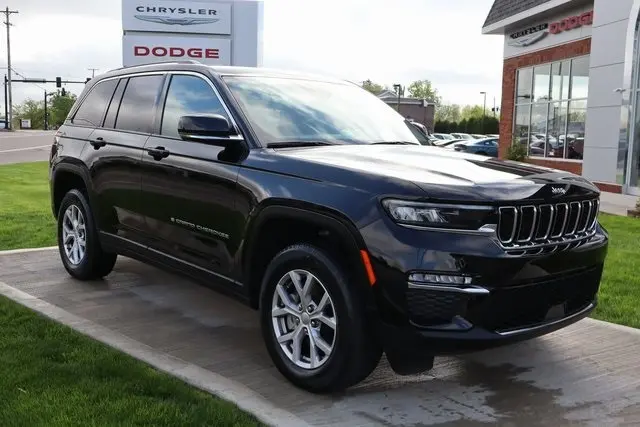 Used 2022 Jeep Grand Cherokee Limited with VIN 1C4RJHBG8N8610153 for sale in Aurora, OH