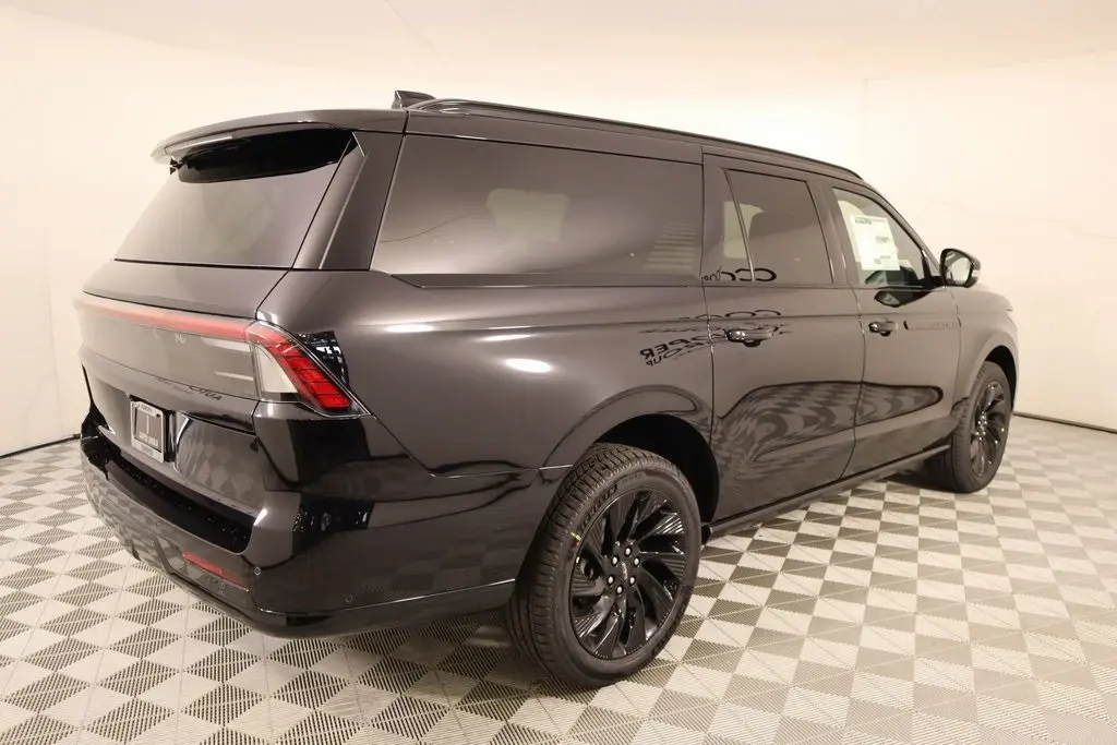 2025 Lincoln Navigator L Reserve photo 20