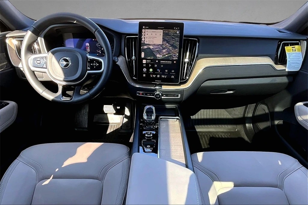 2026 Volvo - image 7