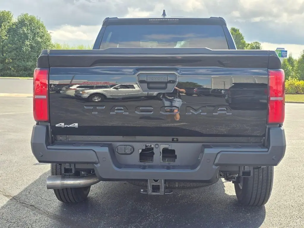 2025 Toyota Tacoma SR photo 11