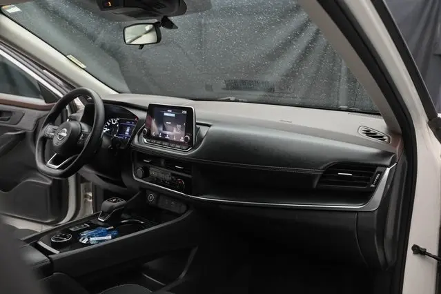 2023 Nissan Rogue S photo 17
