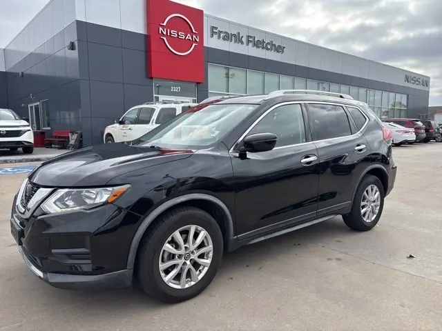 2020 Nissan Rogue SV's photo