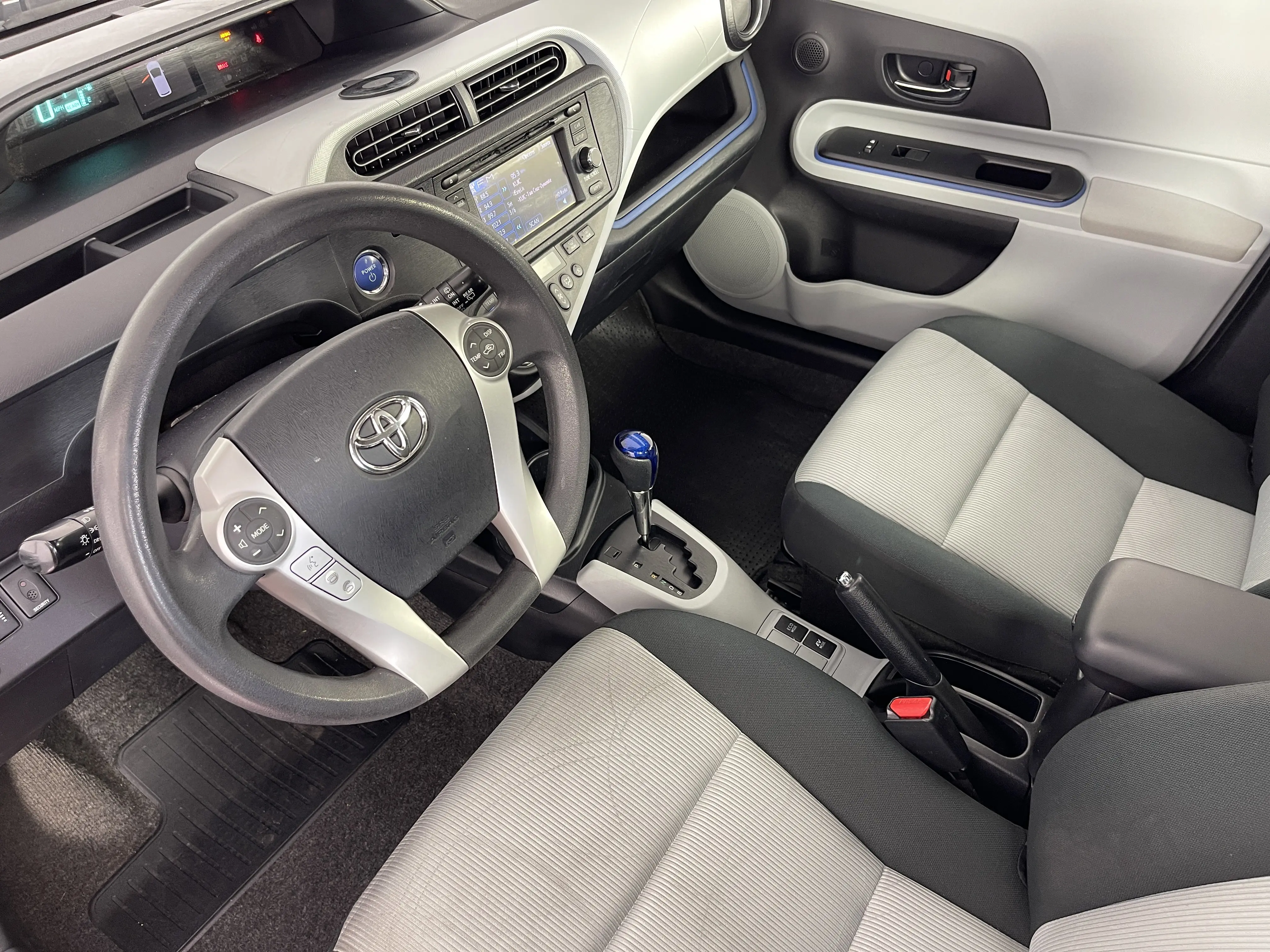2012 Toyota Prius C Three photo 3