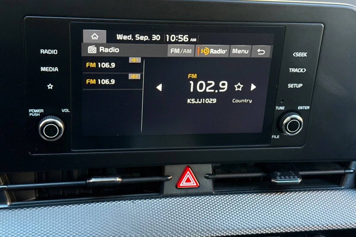 2025 Kia Sportage LX - Photo 18