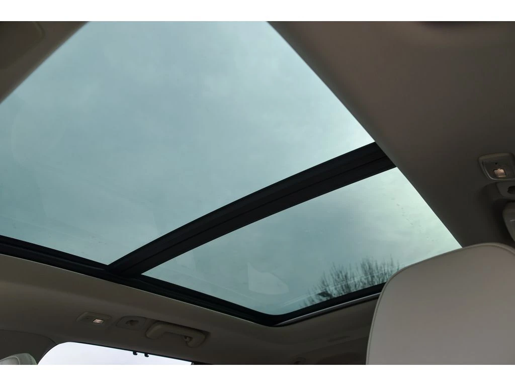 2026 Volvo - image 12