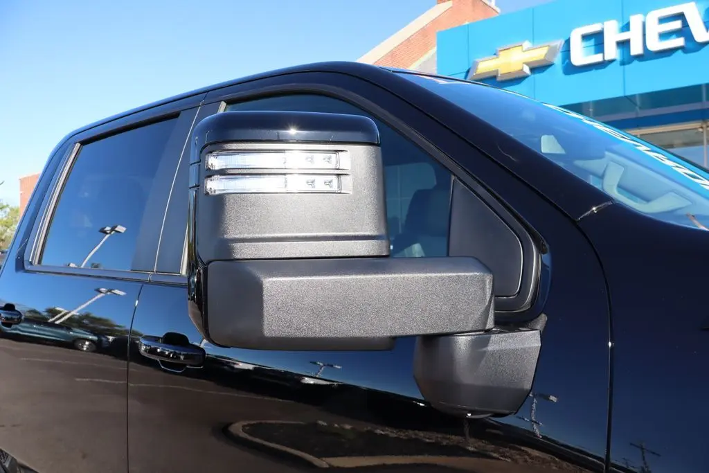 2026 Chevrolet Silverado LT photo 2