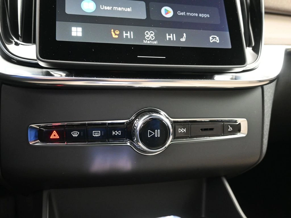 2026 Volvo - image 15