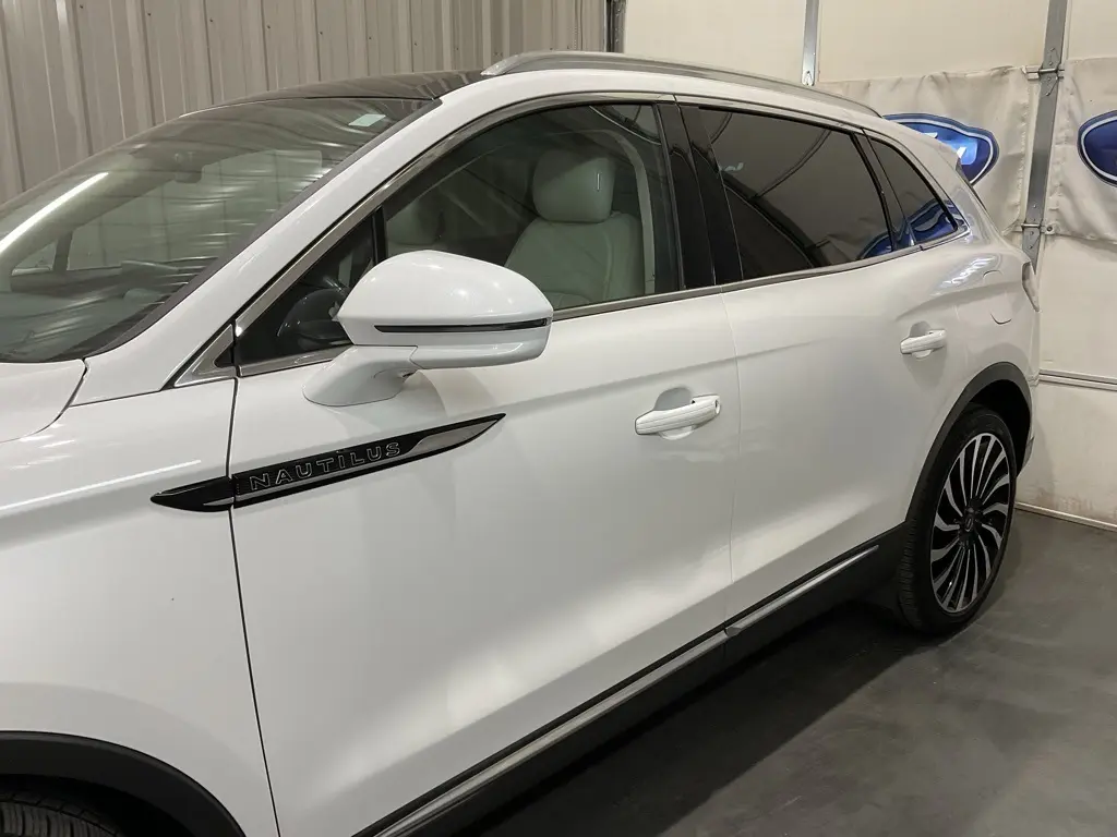 2021 Lincoln Nautilus Black Label photo 2