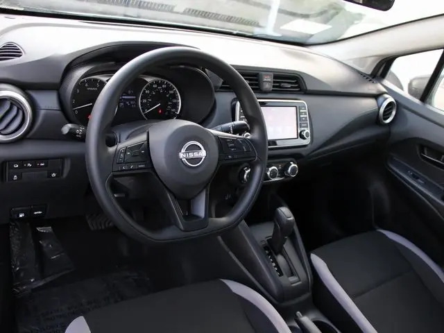 2025 Nissan Versa 1.6 S photo 4