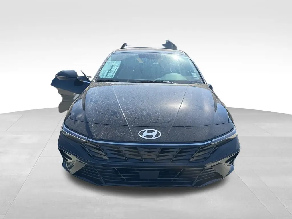 2025 Hyundai Elantra Limited photo 13