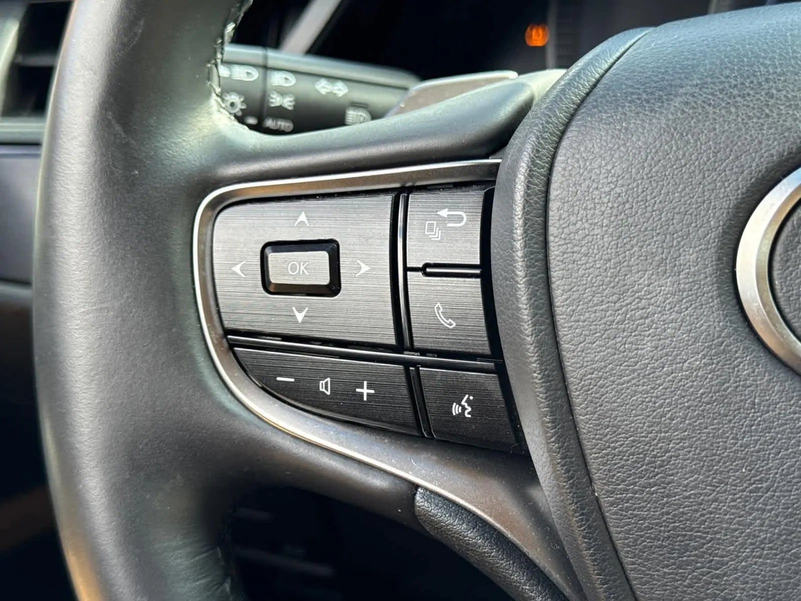 2023 Lexus ES Premium photo 21