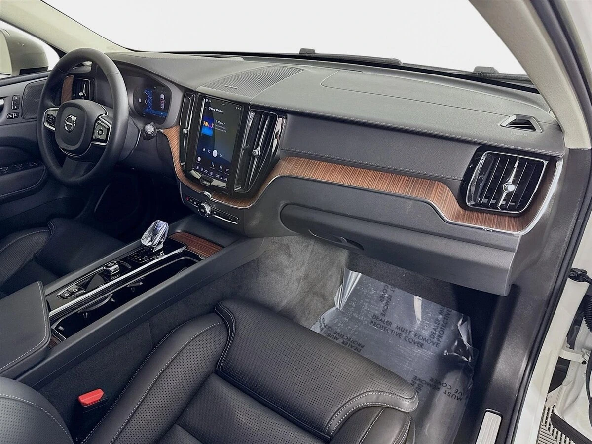 2023 Volvo - image 31
