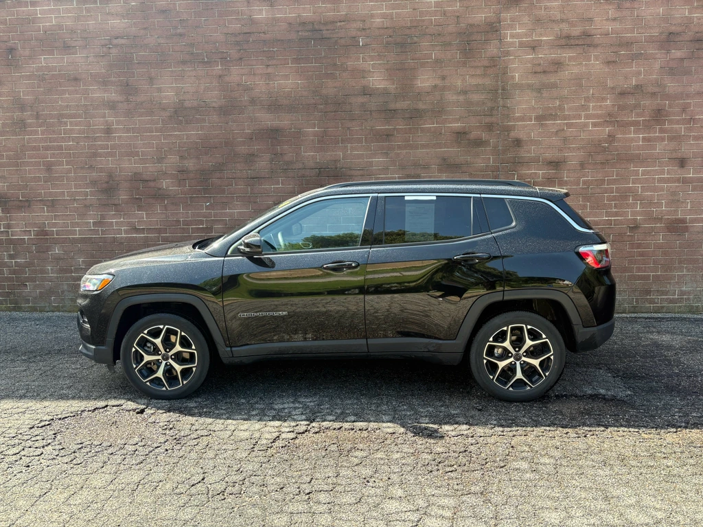 Used 2025 Jeep Compass Limited with VIN 3C4NJDCN3ST557637 for sale in Kansas City