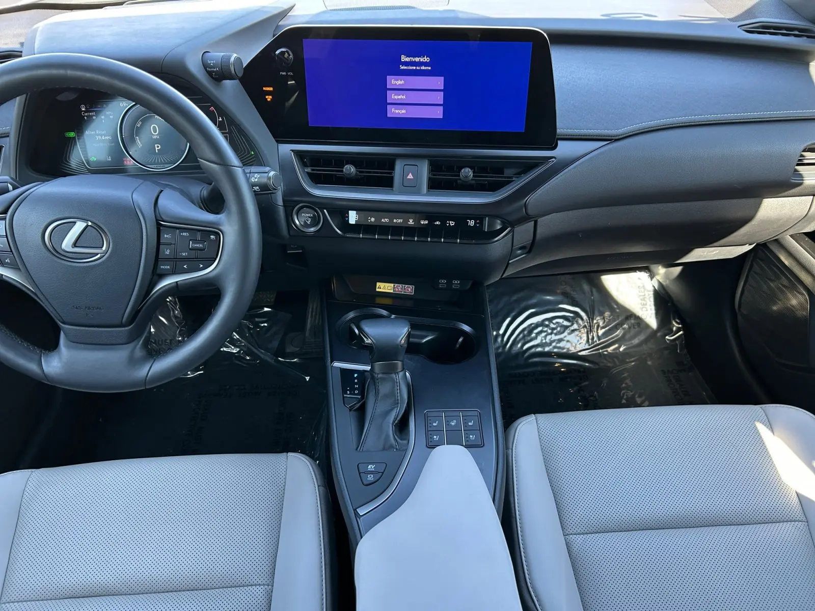 2023 Lexus UX 250h Premium photo 10