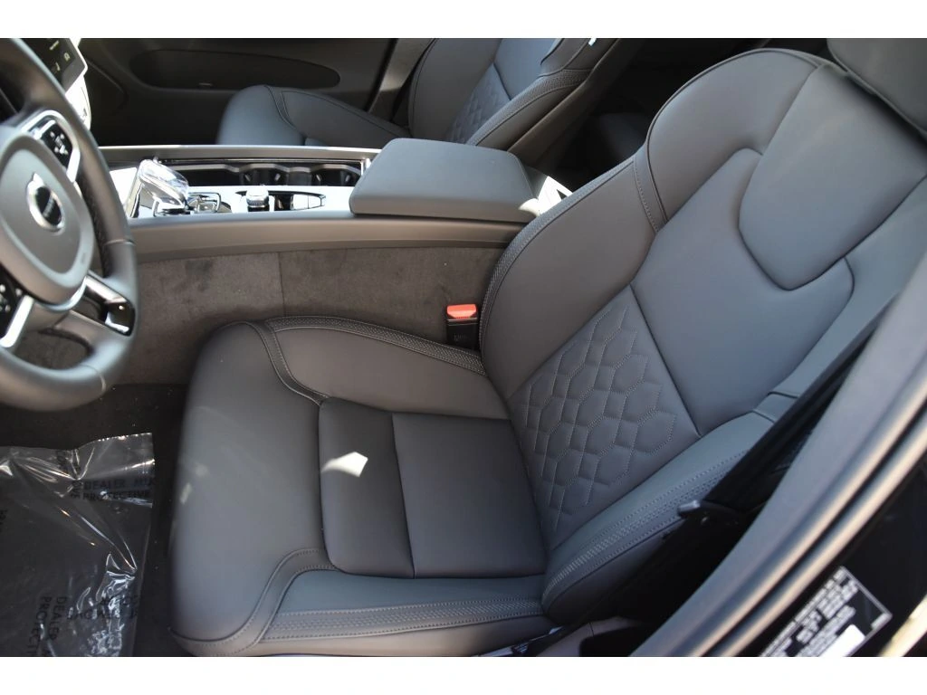 2026 Volvo - image 12