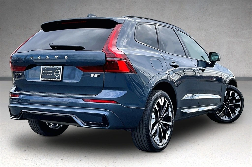 2026 Volvo - image 6