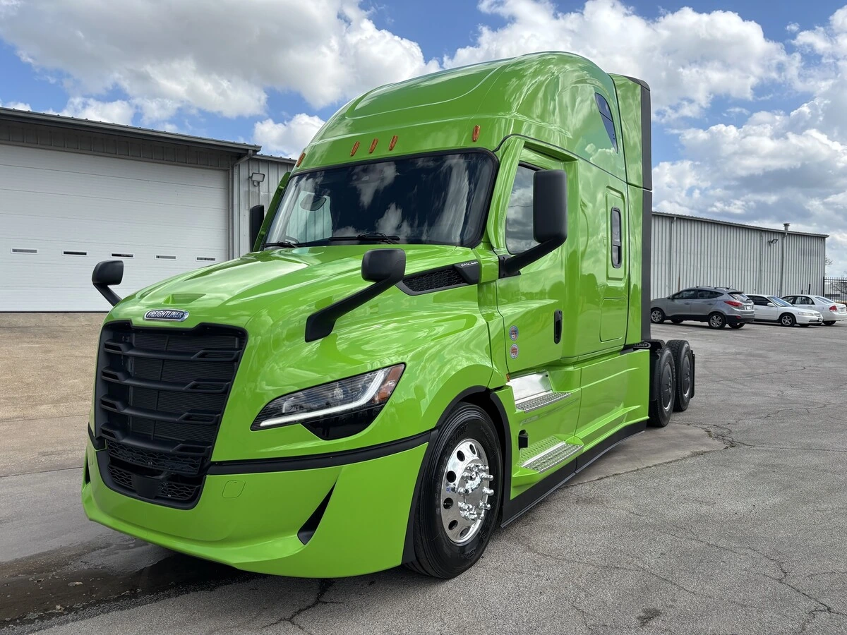 2027 Freightliner - image 1
