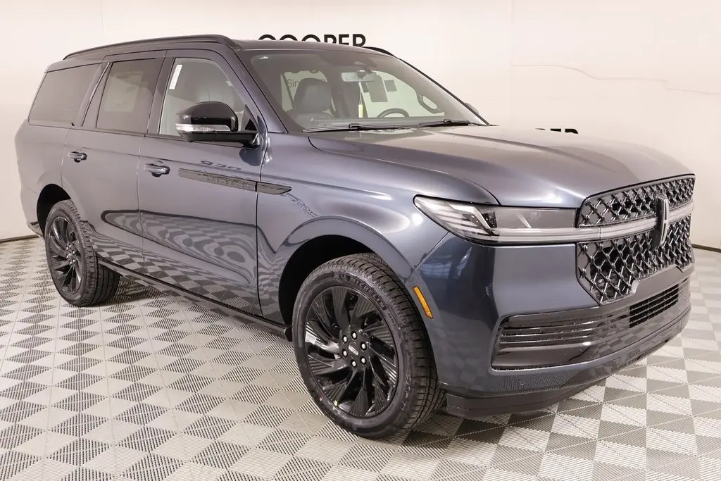 2025 Lincoln Navigator Reserve's photo