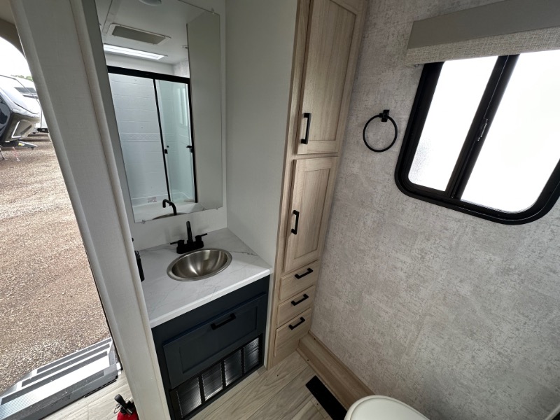 2024 Voyage/2427RB/2024 image-16