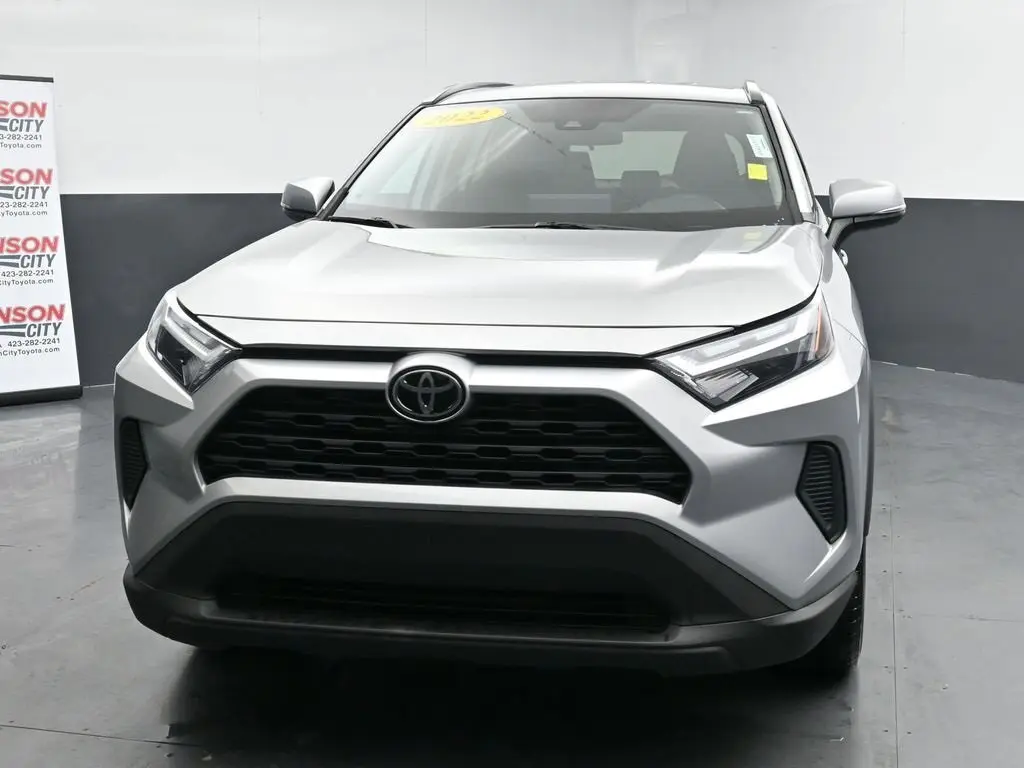2022 Toyota RAV4 XLE photo 4