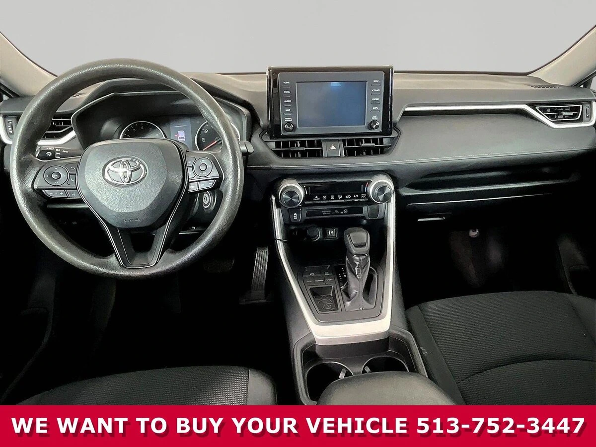2019 Toyota RAV4 LE - Photo 7