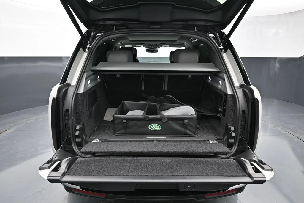2025 Land Rover Range Rover SV - Photo 13