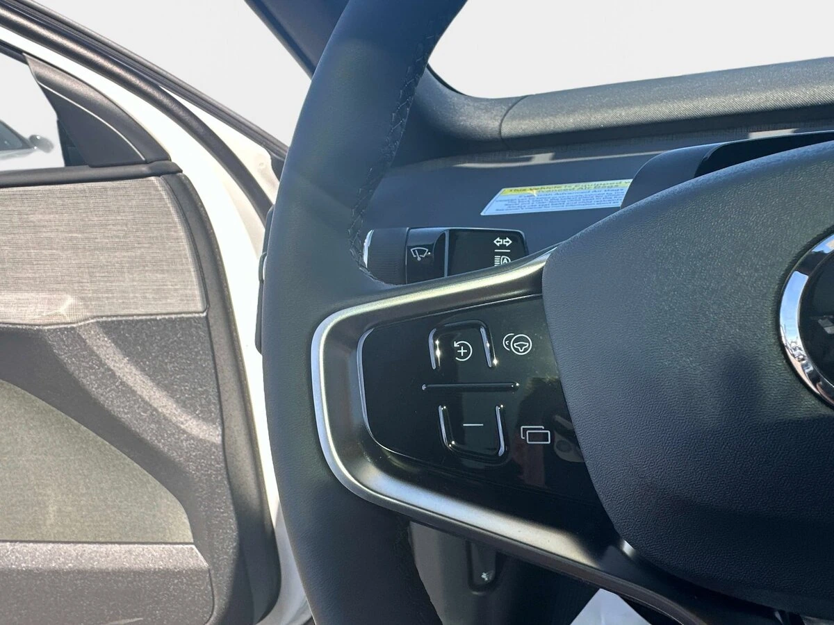 2026 Volvo - image 26