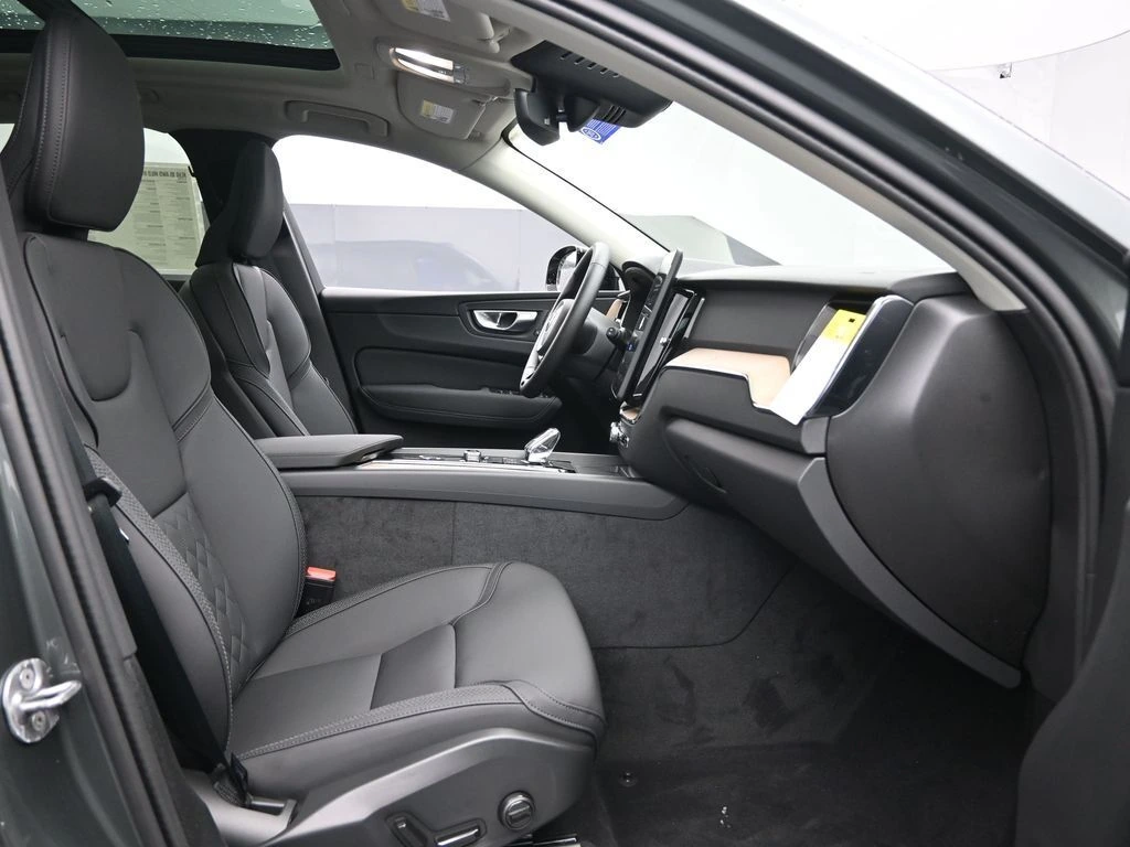 2026 Volvo - image 23