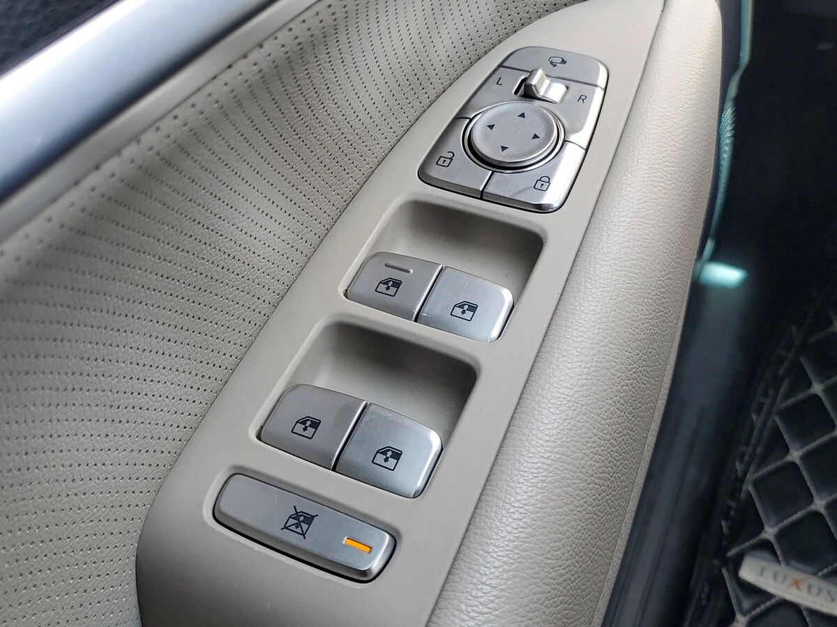 2022 GENESIS G70 Standard - Photo 24