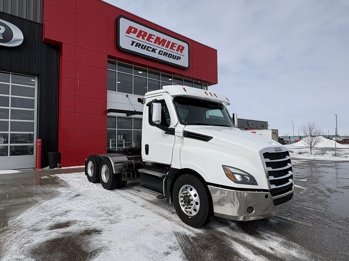 2021 Freightliner Cascadia - image 3