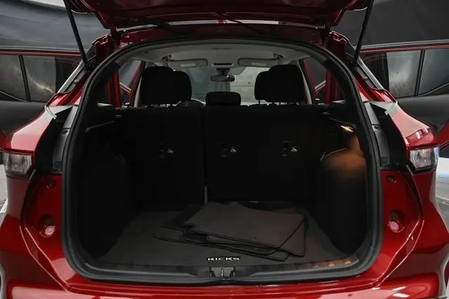 2023 Nissan Kicks SV photo 17