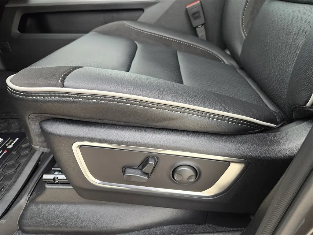 2026 Ram 1500 Laramie photo 17