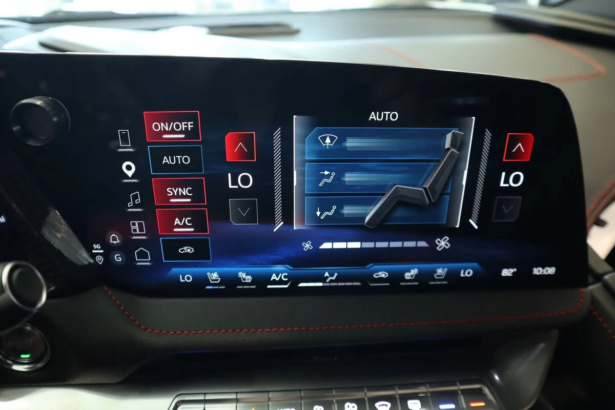 2027 Chevrolet Corvette 2LT - Photo 14