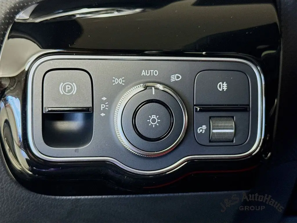 2021 Mercedes Benz A AMG 35 4MATIC photo 10