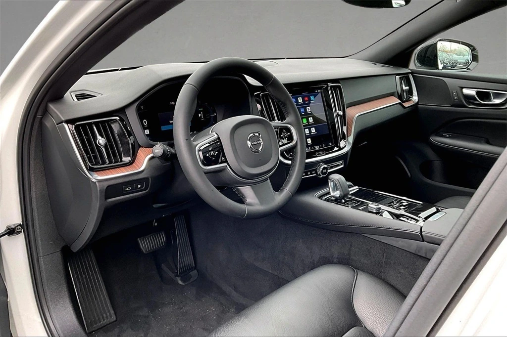 2023 Volvo - image 17