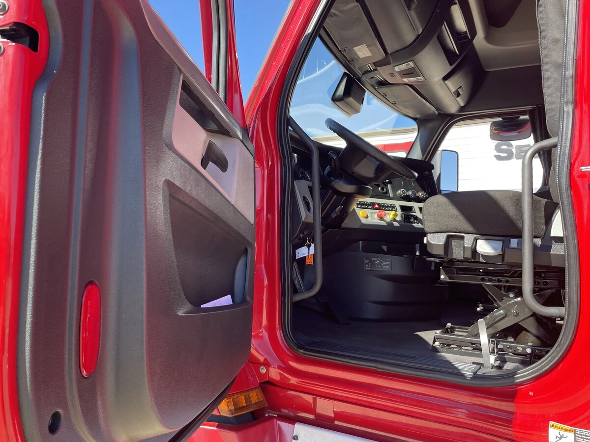 2021 Freightliner Cascadia - image 18