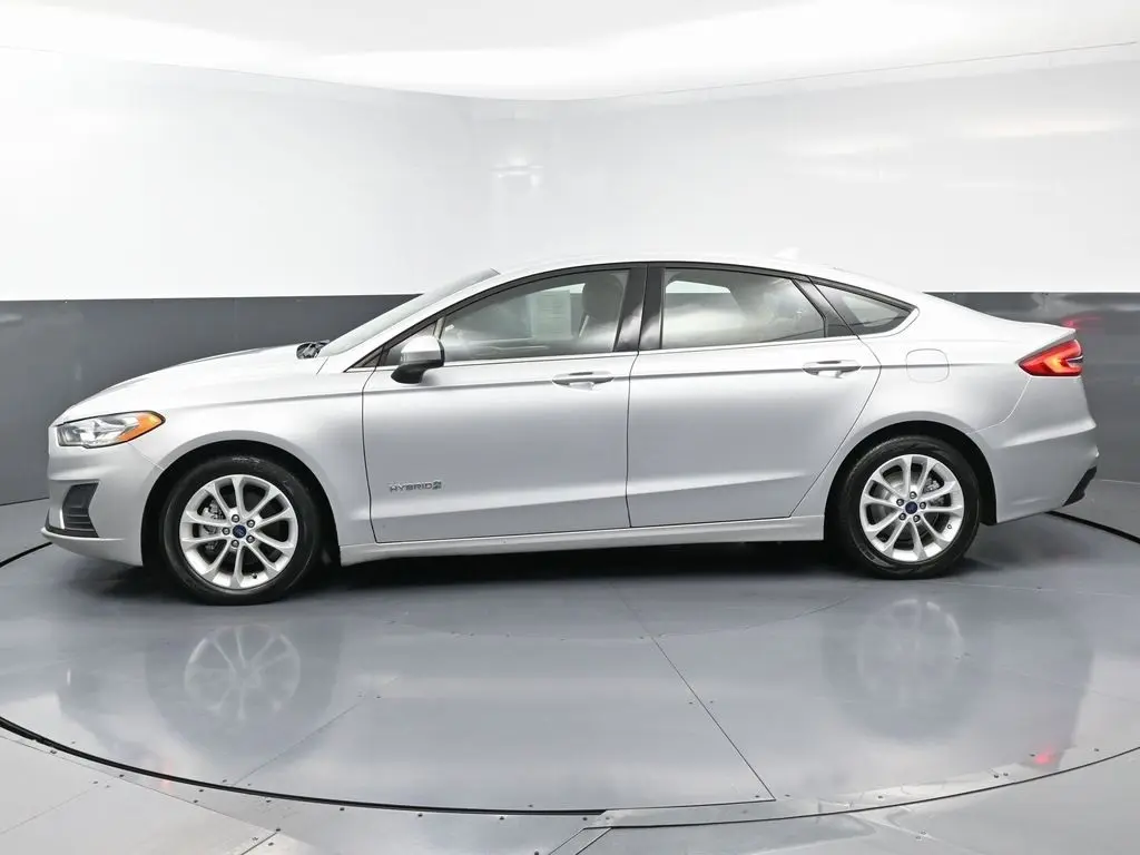 2019 Ford Fusion SE Hybrid photo 2