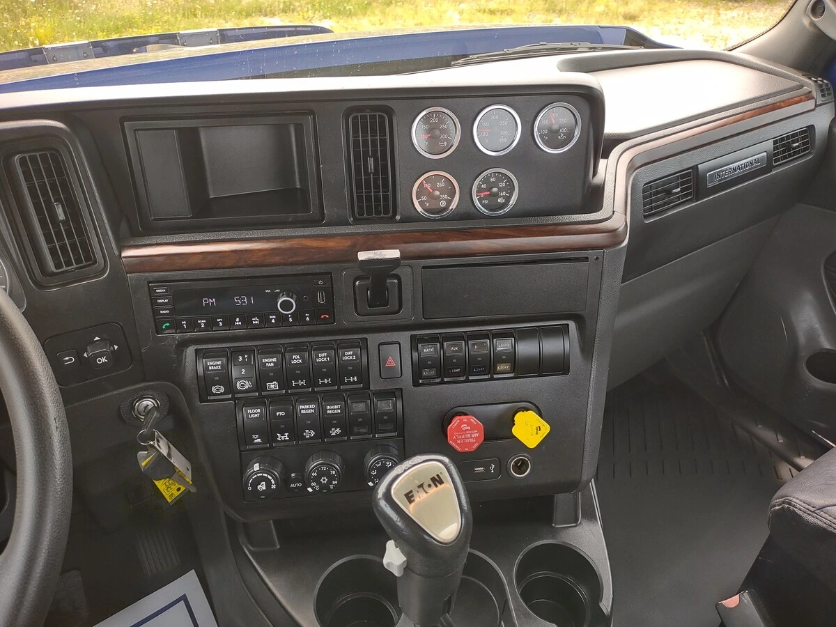 2023 International HX in Marshfield, WI — photo 7
