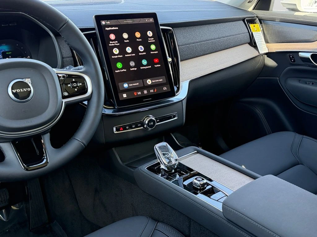 2025 Volvo - image 14