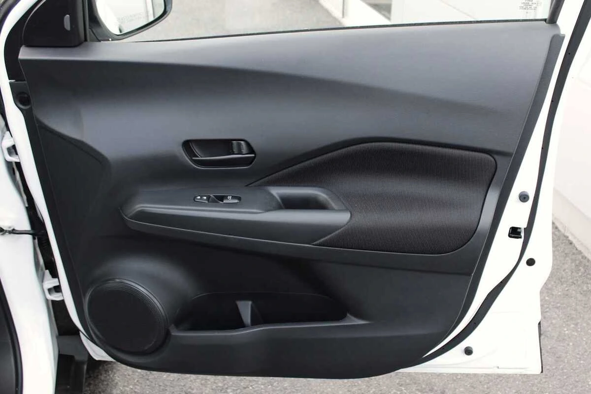 2025 Nissan KICKS PLAY Base - Photo 17