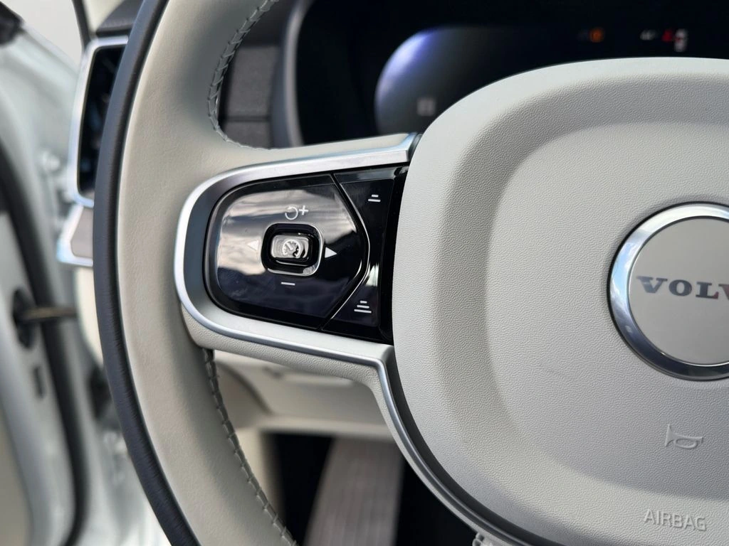 2026 Volvo - image 18