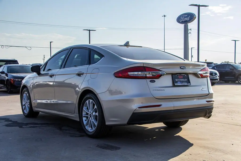 2019 Ford Fusion SE photo 4