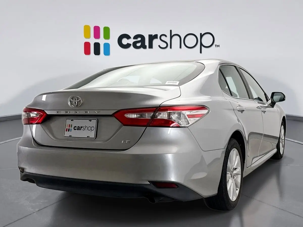 2018 Toyota Camry SE XLE photo 3