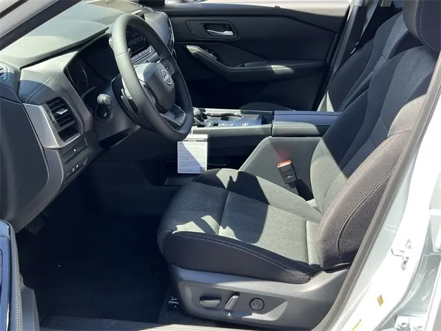 2026 Nissan Rogue SV photo 16