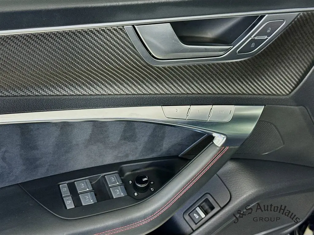 2022 Audi RS 6 Avant Base photo 21