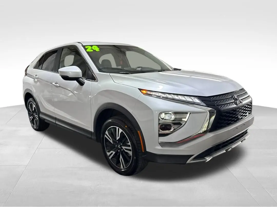 2024 Mitsubishi Eclipse Cross SE photo 2