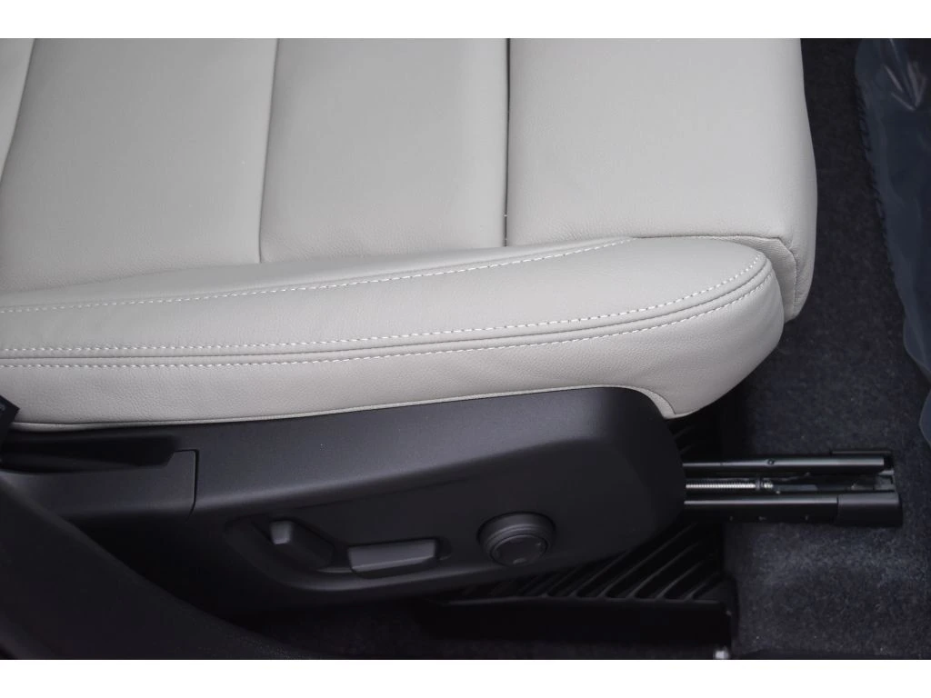 2026 Volvo - image 32