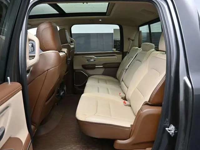 2019 Ram 1500 Laramie photo 10